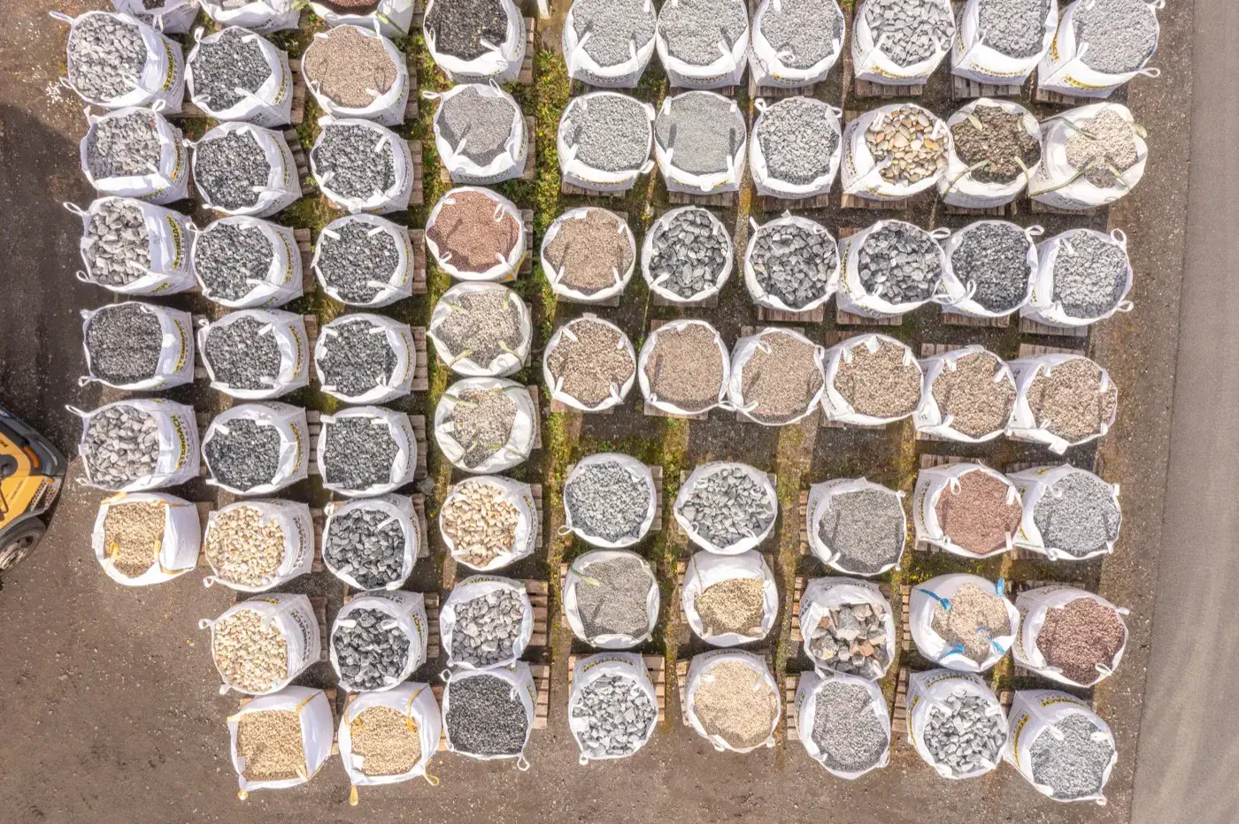 LKW Lieferung Baustoffe Steinbach